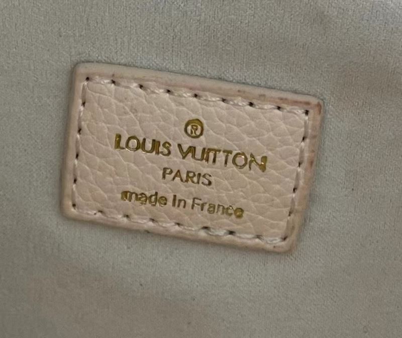 Louis Vuitton Hobo Bags